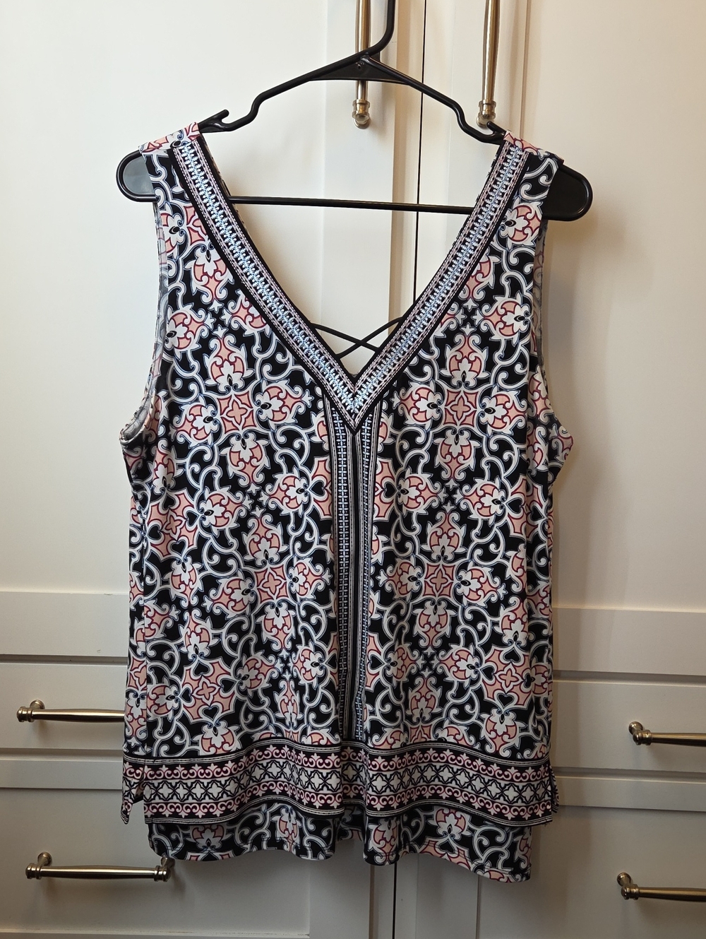 White House Black Market Black & Pink Printed V-Neck Camisole